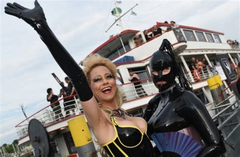 Tampa swingers party часть 1. Torture Ship legt ab: Lack und Leder auf dem Bodensee ...