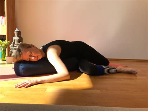 Özellikle zorlayarak yapılan agresif uygulama eğilimiyle yüzleşme. Die 8 besten Yin Yoga Übungen zum Entspannen - pures Loslassen