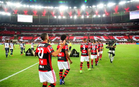 Vasco é eliminado, e semifinalistas do carioca estão definidos; A Hora: Quem não ama odiar o Flamengo?