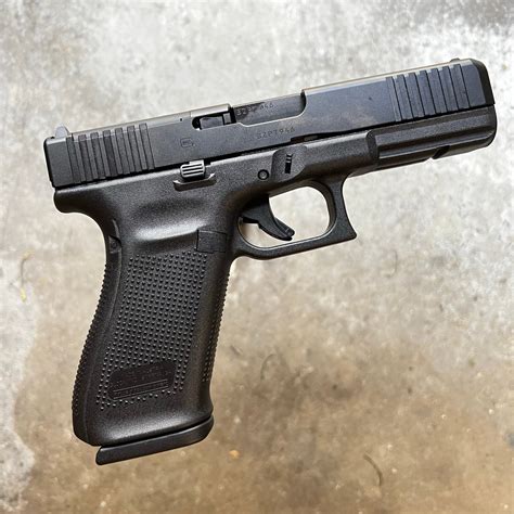 GLOCK 20 gen 5 MOS 10mm pistol, 3x 15 round mags. Free shipping