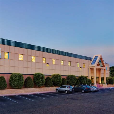 Tickets, tours, address, phone number, sam's club reviews: Luxury Health Club and Gym | Life Time - Bloomington North