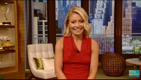 Kelly Ripa Returns To Live Not So Subtly Rips Abc