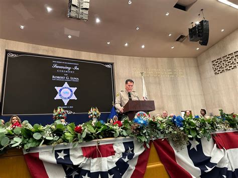 Robert Luna Cumple Su Primer Día Como Sheriff Del Condado De Los Ángeles La Opinión
