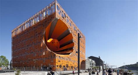 Bienvenue sur visiter lyon, le site de référence pour organiser un séjour dans l'ancienne capitale des gaules et découvrir le formidable patrimoine architectural et culturel qu'offre la ville des lumières. Confluence & sa Modérité - Visiter Lyon - Hotel Vaubecour