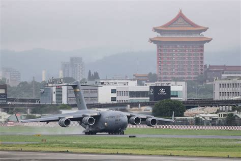 China Reage A Avião Militar Americano Em Taiwan Com Exercício De