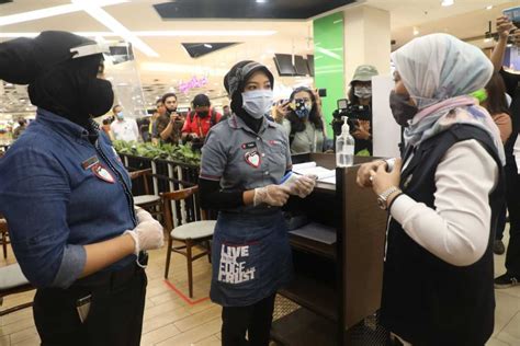 Menaker Sidak Mal Kasablanka Untuk Pastikan Penerapan Protokol