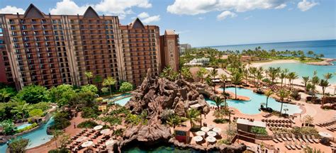 To navigate map click on left, right or middle of mouse. Disney Aulani Resort at Oahu, Hawaii - Hawaii on a Map