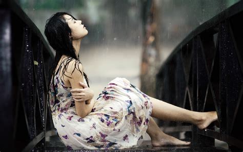 Sad Girl In Rain Wallpaper Desktop Hd Wallpaper
