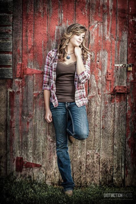 Senior Picture With Country Girl Look By Red Barn I Green Bay High