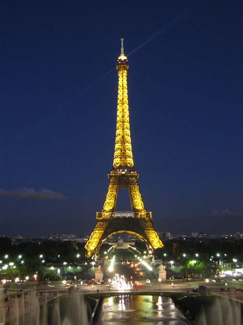 Do you love the eiffel tower, bicycles and flowers? Torre Eiffel - Viaggi, vacanze e turismo: Turisti per Caso