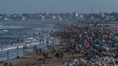 In argentinien haben zwei touristen am strand die überreste von 20 menschen gefunden. Strandurlaub Argentinien - Mar del Plata - Punta Mogotes ...