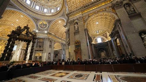 tens of thousands view benedict xvi s body at the vatican nz