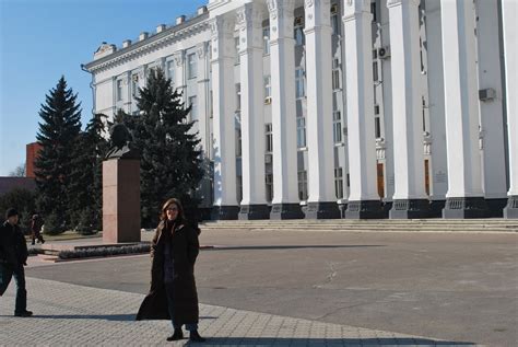 Walking in tiraspol (pridniestrovie anniversary day) part 2. McLauchlan's Moldovan Musings: City Hall, Tiraspol ...