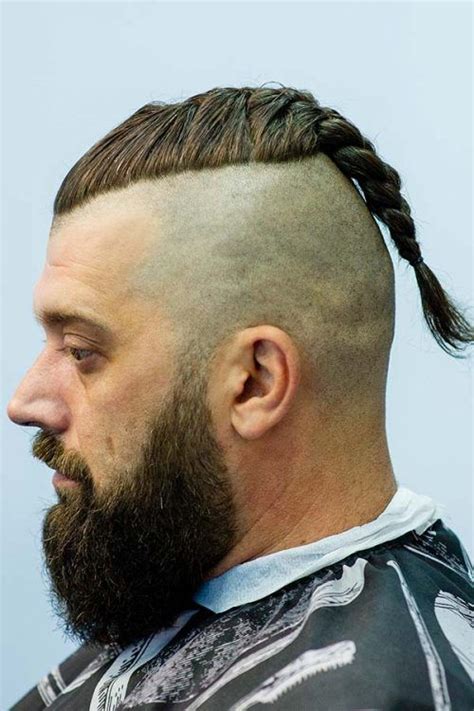 Inspired by historic nordic warriors, the viking haircut encompasses many different modern men's cuts and styles, including braids, ponytails, shaved back. 40+ Viking Hairstyles That You Won't Find Anywhere Else | MensHaircuts