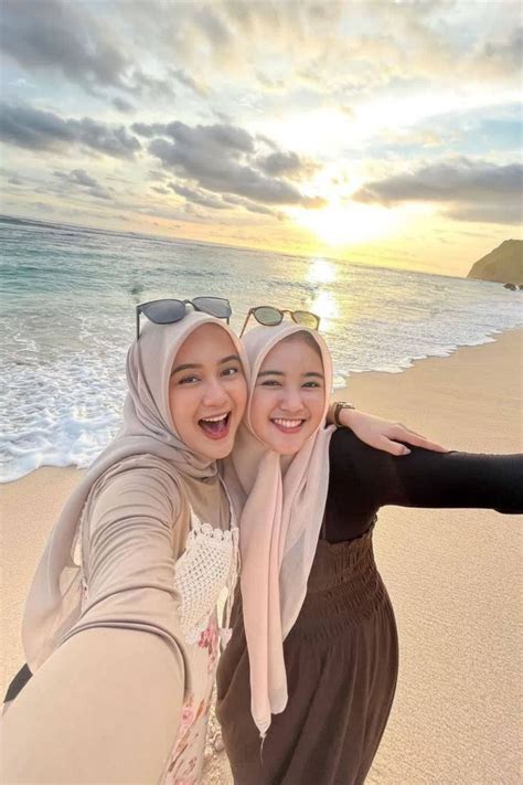 Pap Cewe Estetik Hijab Di Pantai Style Ke Pantai Hijab Outfit Ke Pantai Hijab Outfit Pantai