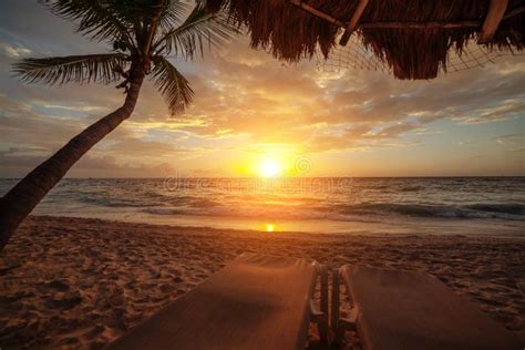 Sunrise Over The Ocean In Cancun Mexico Stock Image Image Of Bora