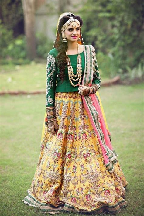 25 Best Mehndi Dresses For Pakistani Brides 2017 2018 Folder