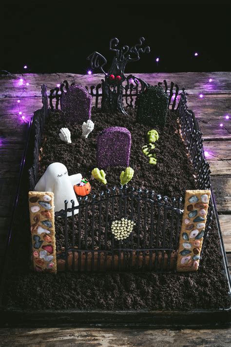 How To Decorate A Sheet Cake For Halloween 2022