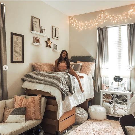 39 cute dorm rooms we re obsessing over right now by sophia lee college dorm room decor