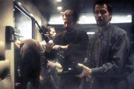 The film also includes vice president kathryn bennett (glenn close), first lady grace marshall (wendy crewson) and first daughter alice marshall. Photo de Gary Oldman - Air Force One : Photo Gary Oldman ...