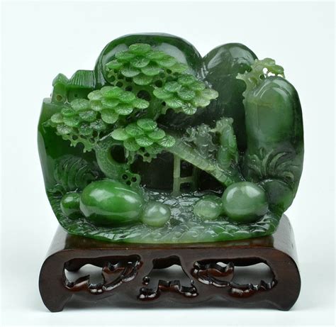 Natural Green Nephrite Jade Chinese Traditional Jade Mountain Statue