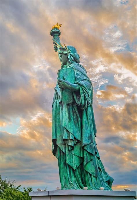 Statue Of Liberty Replica Near Rainbow Bridge In Odaiba Tokyo Stock