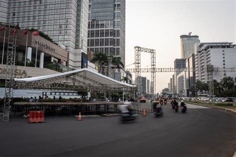 Perhelatan besar hut dki jakarta yang berlangsung tiap tahun kini sudah berusia 485, menuju jakarta yang festival jakarta great sale telah berakhir semalam (14/7), prj akan berakhir malam ini. HUT DKI Jakarta, Pemprov tutup jalan