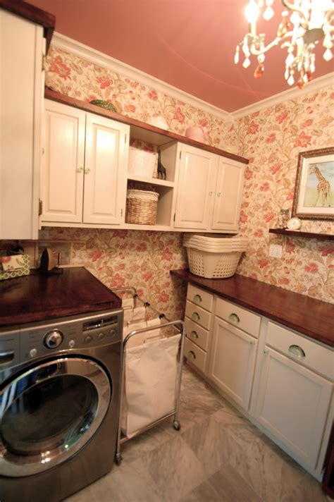 The Cheeriest Laundry Room of All Time - Vivacious Victorian