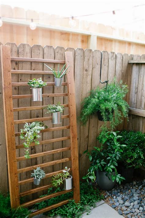 Diy Vertical Garden An Easy Succulent Wall Planter Sugar And Cloth