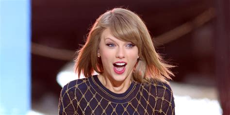 Taylor Swift Surprised A Bunch Of Fans With Early Christmas Ts