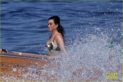 Photo Katy Perry Films Dg Commercial Boat Capri 60 Photo 4790465