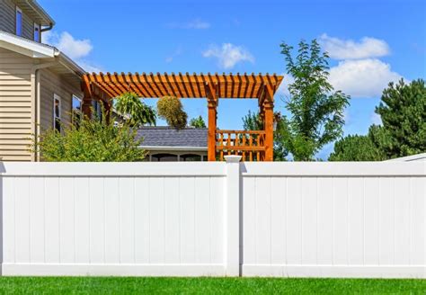 Wood Vs Vinyl Fencing What Makes More Sense Of Your Garden Home