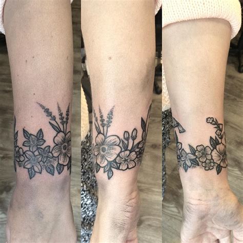 60 Flowers Wrist Tattoos Ideas