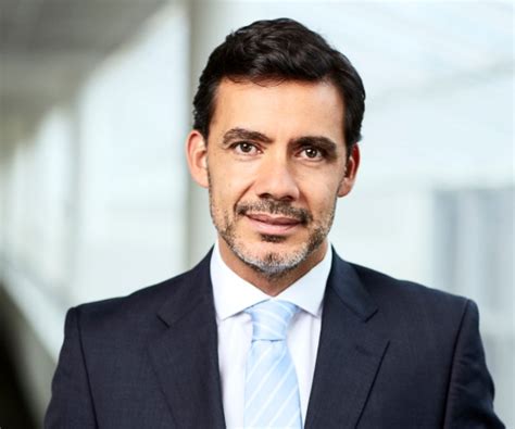 Born in uruguay, costa represents peru internationally. El Corte Inglés se fortalece con Sfera y tercerizando su negocio de viajes