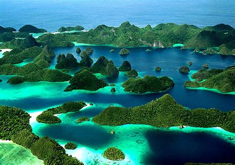 Pesona Keinadahan Alam Raja Ampat Papua Geomedia