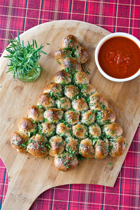 Christmas tree shaped appetizers (easy points!)? 45 Delicious Christmas Appetizers To Serve At Your Holiday Party (With images) | Christmas tree ...