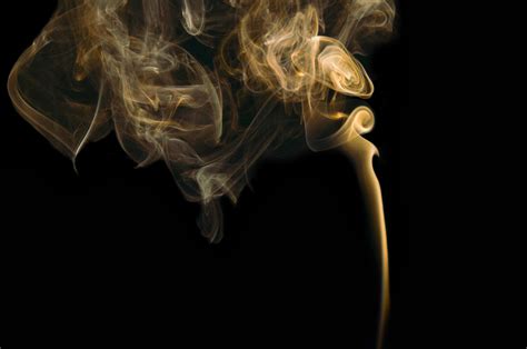 무료 이미지 손 사진술 공기 연기 방향 무늬 어둠 담배 조명을받은 인간의 몸 유독 한 냄새 오르간