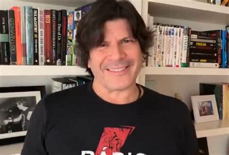 Ricardo created the 'lumiar methodology' to transform education around the world along with a group of leading educators. Paulo Ricardo sofre acidente e fica impedido de tocar ...