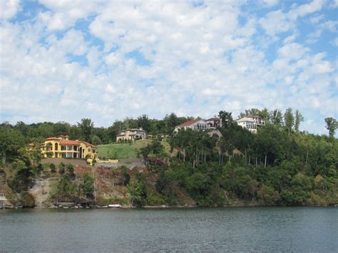 4br, 3.5bth home with 2.48ac for sale in hardin county tn. Sassy 2: Pickwick Lake in Tennessee