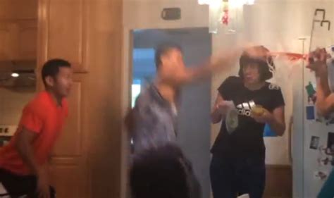 Jeremy Lin Dunks On His Mom In Her Kitchen Video Holdout Sports