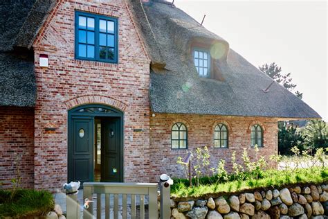 Hoppe haus is located at , 0.5 miles from the center of sylt. Haus auf Sylt von SALLIER WOHNEN SYLT | homify