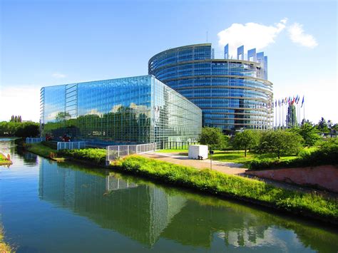 In modern politics and history, a parliament is a legislative body of government. Das Europäische Parlament - Joachim Schuster