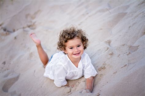 Sesiones de playa Los niños al aire libre son más niños