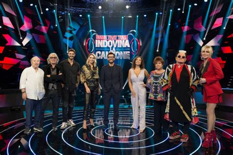The show premiered on nbc radio before moving to television now, with 2021 starting, fox is putting new life in this show and inviting jane krakowski to host it all. Name That Tune - Indovina La Canzone: ospiti e squadre del ...