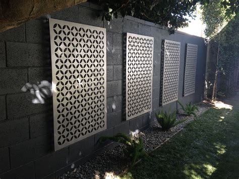 Cinder Block Garden Brick Wall Paint Ideas : Painted cinder blocks as