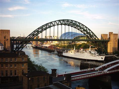 The essential guide to newcastle upon tyne including what's on, entertainment listings, events, hotels, restaurants and bars in the north east of england. File:Tyne Bridges 01.jpg - Wikimedia Commons