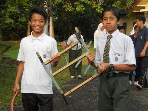 Pelaksanaan kegiatan gotong royong diadakan pada hari minggu 16 oktober 2010 pada pukul 09.00 wib di desa x. PANITIA PENDIDIKAN SIVIK DAN KEWARGANEGARAAN: KHIDMAT ...