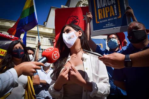 Macarena tiene 29 años, es oriunda de viña del mar y estudió en la escuela 15 república del ecuador, consignó meganoticias. El Ciudadano | Macarena Ripamonti es electa alcaldesa y ...