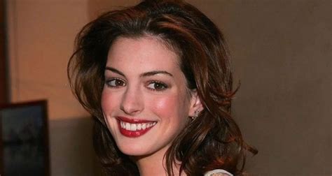 Anne Hathaway Shows Off Her Toned Tummy In Sexy Black Ensemble Iconic