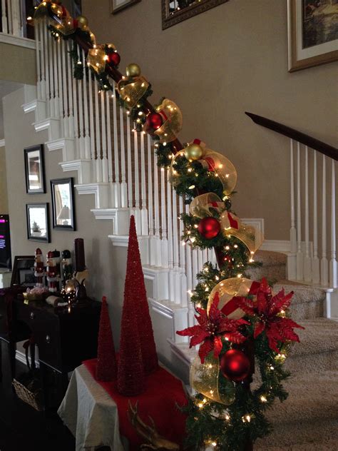 30 Stair Decorating Ideas For Christmas Decoomo